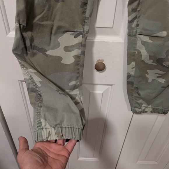Sanctuary camo pants. Size 30. - Picture 2 of 7